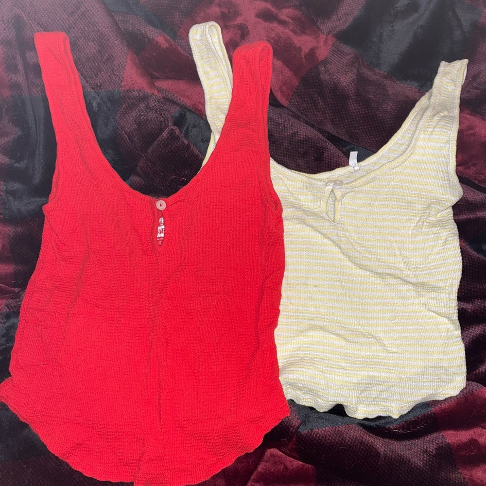 2 pacsun tanks